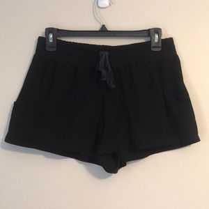 🖤 Black shorts